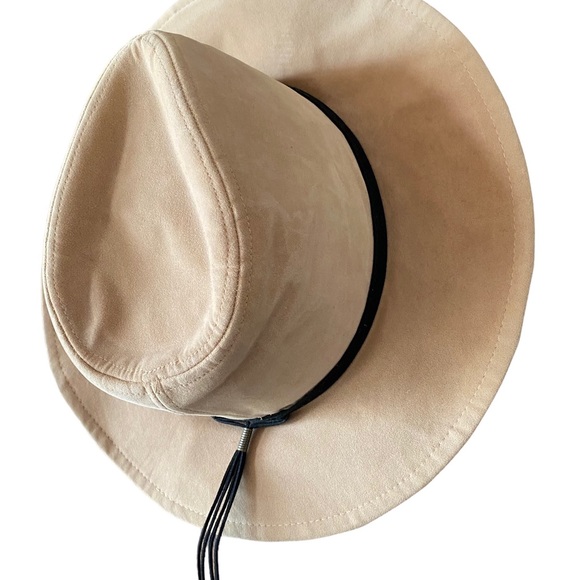 -Bohemian Camel Color Fedora Hat Swayed Leather Strap. In loved Condition. - Picture 1 of 7